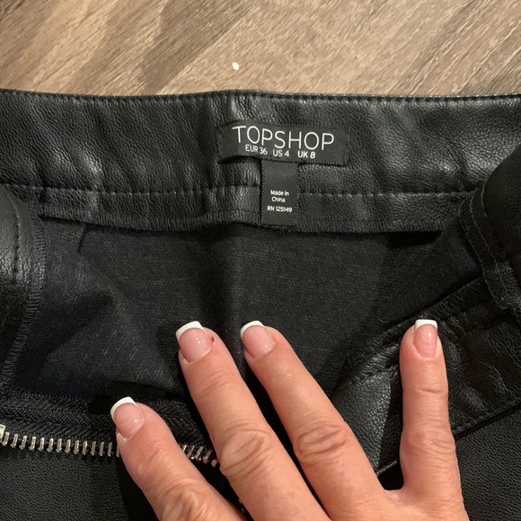 Top Shop faux leather skirt - Picture 2 of 2